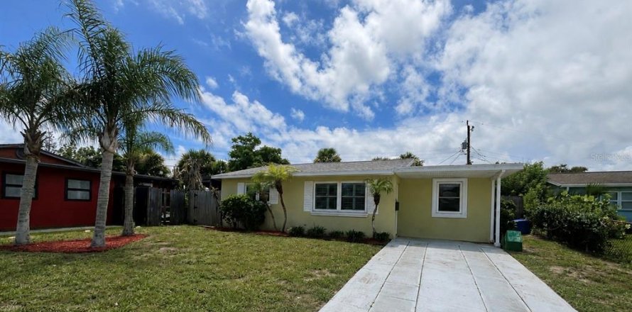 House in Ormond Beach, Florida 3 bedrooms, 113.71 sq.m. № 2302824