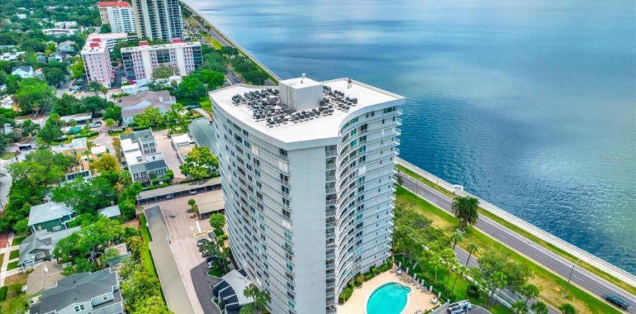 Condominio en Tampa, Florida, 2 dormitorios  № 2097049