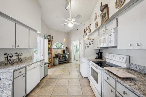 House in Tampa, Florida 4 bedrooms, 189.52 sq.m. № 1543288 - photo 11