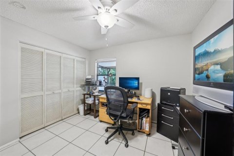 House in Tampa, Florida 4 bedrooms, 189.52 sq.m. № 1543288 - photo 22
