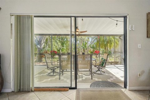 House in Tampa, Florida 4 bedrooms, 189.52 sq.m. № 1543288 - photo 6