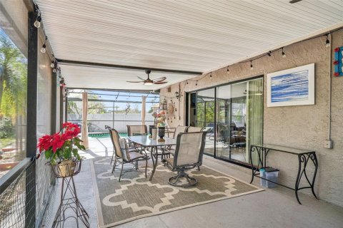 House in Tampa, Florida 4 bedrooms, 189.52 sq.m. № 1543288 - photo 7