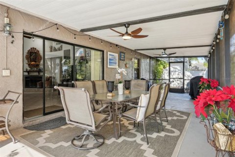House in Tampa, Florida 4 bedrooms, 189.52 sq.m. № 1543288 - photo 24