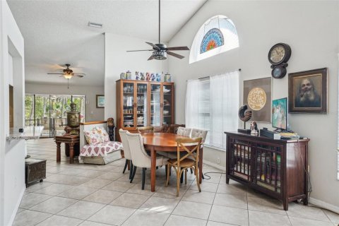 House in Tampa, Florida 4 bedrooms, 189.52 sq.m. № 1543288 - photo 4