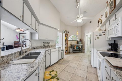 House in Tampa, Florida 4 bedrooms, 189.52 sq.m. № 1543288 - photo 10