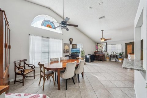 House in Tampa, Florida 4 bedrooms, 189.52 sq.m. № 1543288 - photo 9