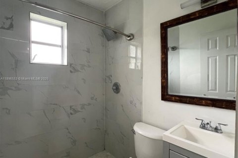Villa ou maison à louer à Miami, Floride: 2 chambres, 52.68 m2 № 1948251 - photo 4