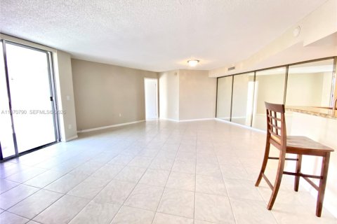 Apartamento en alquiler en Miami, Florida, 2 dormitorios, 116.78 m2 № 2032628 - foto 17