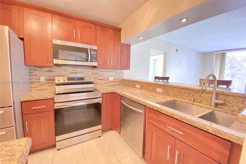 Apartamento en alquiler en Miami, Florida, 2 dormitorios, 116.78 m2 № 2032628 - foto 7