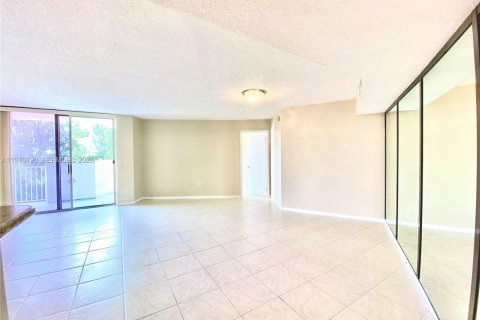 Apartamento en alquiler en Miami, Florida, 2 dormitorios, 116.78 m2 № 2032628 - foto 10