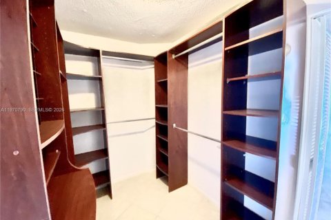 Apartamento en alquiler en Miami, Florida, 2 dormitorios, 116.78 m2 № 2032628 - foto 22