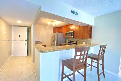 Apartamento en alquiler en Miami, Florida, 2 dormitorios, 116.78 m2 № 2032628 - foto 6