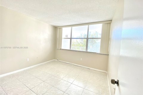 Apartamento en alquiler en Miami, Florida, 2 dormitorios, 116.78 m2 № 2032628 - foto 14