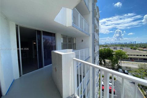 Apartamento en alquiler en Miami, Florida, 2 dormitorios, 116.78 m2 № 2032628 - foto 25