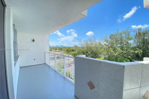 Apartamento en alquiler en Miami, Florida, 2 dormitorios, 116.78 m2 № 2032628 - foto 26