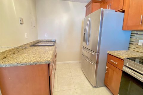 Apartamento en alquiler en Miami, Florida, 2 dormitorios, 116.78 m2 № 2032628 - foto 8