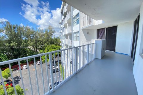 Apartamento en alquiler en Miami, Florida, 2 dormitorios, 116.78 m2 № 2032628 - foto 29