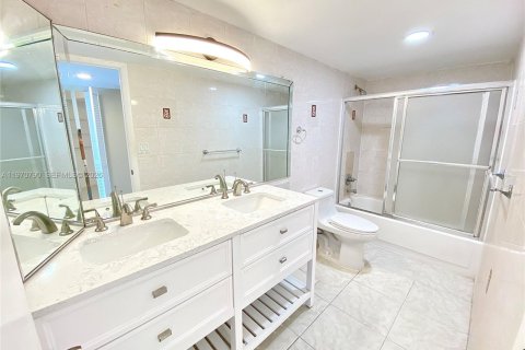 Apartamento en alquiler en Miami, Florida, 2 dormitorios, 116.78 m2 № 2032628 - foto 23