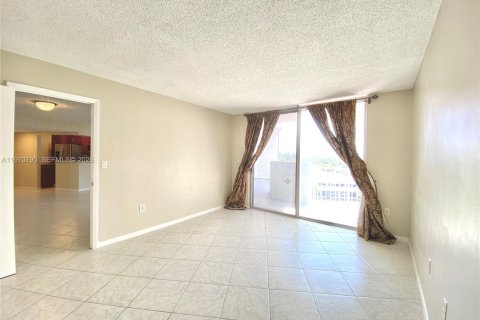 Apartamento en alquiler en Miami, Florida, 2 dormitorios, 116.78 m2 № 2032628 - foto 19