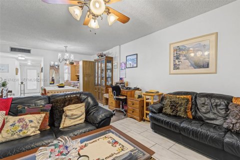 Copropriété à vendre à Lauderdale Lakes, Floride: 2 chambres, 89.19 m2 № 2040686 - photo 24