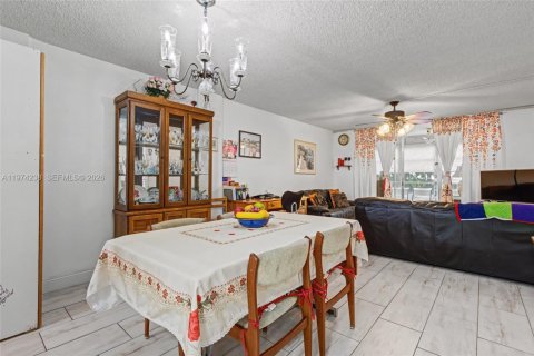 Copropriété à vendre à Lauderdale Lakes, Floride: 2 chambres, 89.19 m2 № 2040686 - photo 17