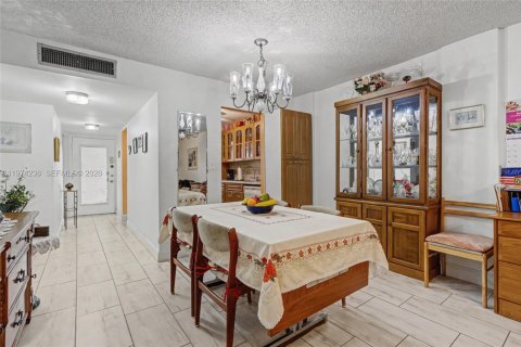 Copropriété à vendre à Lauderdale Lakes, Floride: 2 chambres, 89.19 m2 № 2040686 - photo 19