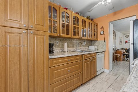 Copropriété à vendre à Lauderdale Lakes, Floride: 2 chambres, 89.19 m2 № 2040686 - photo 13