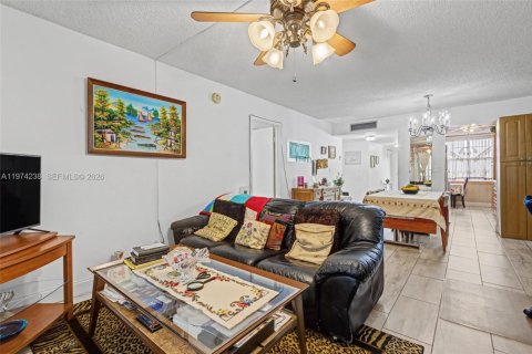 Copropriété à vendre à Lauderdale Lakes, Floride: 2 chambres, 89.19 m2 № 2040686 - photo 23