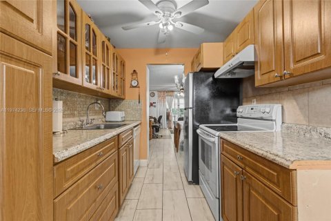 Copropriété à vendre à Lauderdale Lakes, Floride: 2 chambres, 89.19 m2 № 2040686 - photo 15