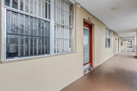 Copropriété à vendre à Lauderdale Lakes, Floride: 2 chambres, 89.19 m2 № 2040686 - photo 9