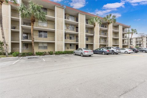 Copropriété à vendre à Lauderdale Lakes, Floride: 2 chambres, 89.19 m2 № 2040686 - photo 2