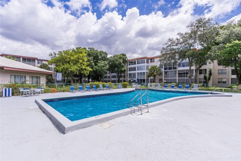 Copropriété à vendre à Lauderdale Lakes, Floride: 2 chambres, 89.19 m2 № 2040686 - photo 3