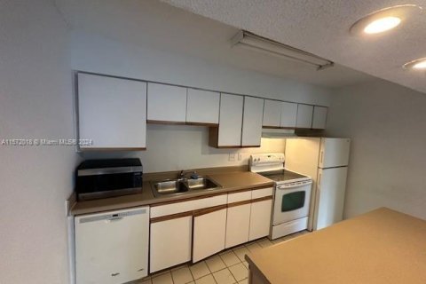 Condo in Pompano Beach, Florida, 1 bedroom  № 1128409 - photo 24