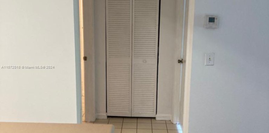 Condo in Pompano Beach, Florida, 1 bedroom  № 1128409
