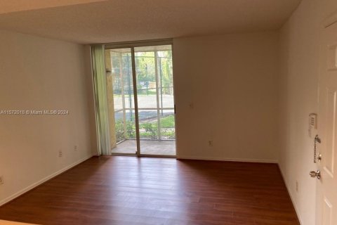Condo in Pompano Beach, Florida, 1 bedroom  № 1128409 - photo 11
