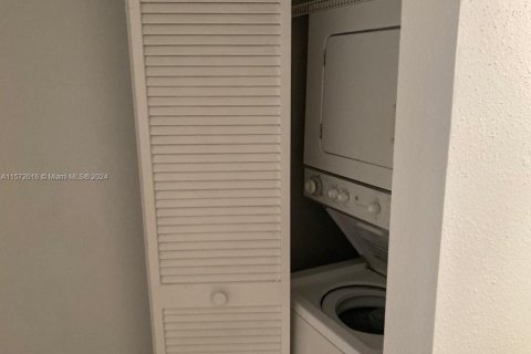 Condo in Pompano Beach, Florida, 1 bedroom  № 1128409 - photo 22