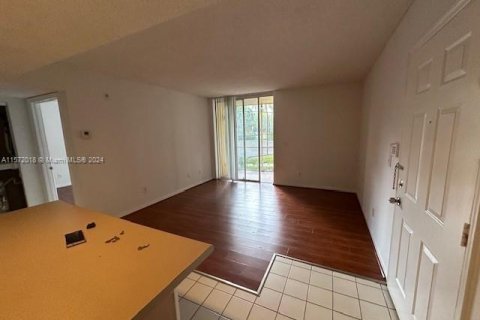 Condo in Pompano Beach, Florida, 1 bedroom  № 1128409 - photo 27
