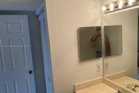 Condo in Pompano Beach, Florida, 1 bedroom  № 1128409 - photo 20