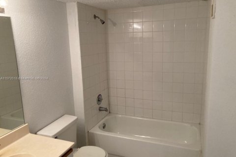 Condo in Pompano Beach, Florida, 1 bedroom  № 1128409 - photo 18