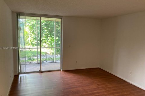 Condo in Pompano Beach, Florida, 1 bedroom  № 1128409 - photo 13