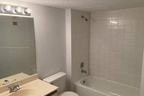 Condo in Pompano Beach, Florida, 1 bedroom  № 1128409 - photo 21