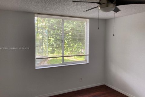 Condo in Pompano Beach, Florida, 1 bedroom  № 1128409 - photo 17
