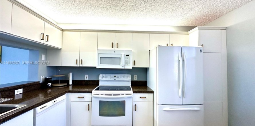 Condominio en Sunrise, Florida, 2 dormitorios  № 2154681