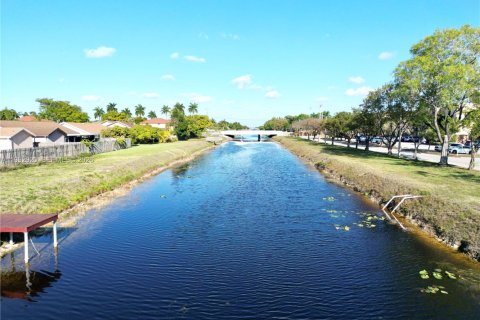 Condominio en venta en Sunrise, Florida, 2 dormitorios, 103.12 m2 № 2154681 - foto 10