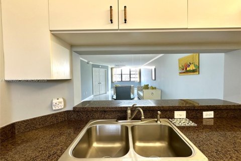 Condominio en venta en Sunrise, Florida, 2 dormitorios, 103.12 m2 № 2154681 - foto 12