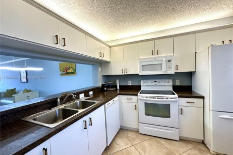 Condominio en venta en Sunrise, Florida, 2 dormitorios, 103.12 m2 № 2154681 - foto 2