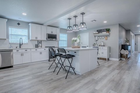 House in Tavares, Florida 3 bedrooms, 200.67 sq.m. № 1907330 - photo 14