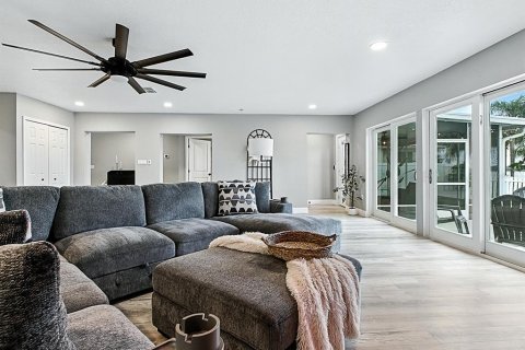 House in Tavares, Florida 3 bedrooms, 200.67 sq.m. № 1907330 - photo 23
