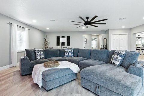 House in Tavares, Florida 3 bedrooms, 200.67 sq.m. № 1907330 - photo 20