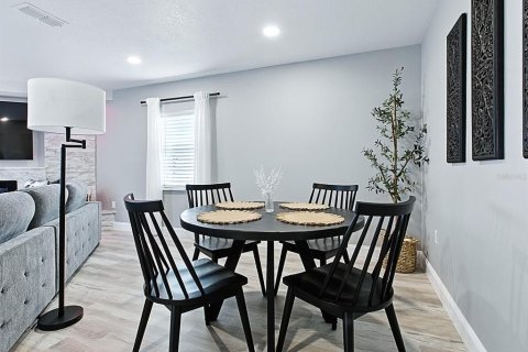 House in Tavares, Florida 3 bedrooms, 200.67 sq.m. № 1907330 - photo 25